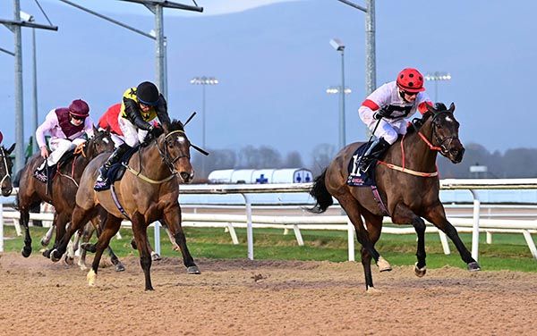 Kartayaz (right) beats Munfallet