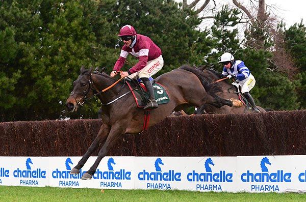 Conflated jumps two out in front of Frodon