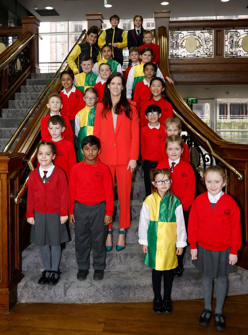 Rachael Blackmore with The Liverpool and Knotty Ash Silent Choir at the 2022 Grand National Weights Launch