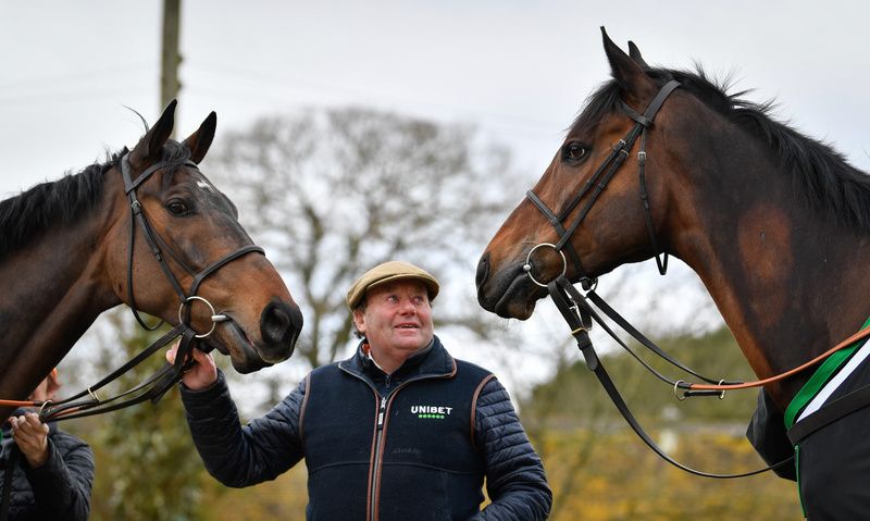 Nicky Henderson with stable stars Constitution Hill (left) and Jonbon 