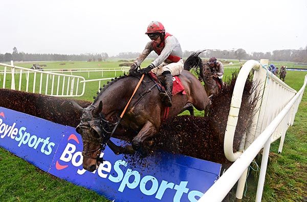 Bois De Clamart survives a final-fence blunder 