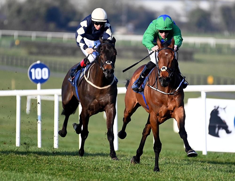 Tosen Lydia, green and blue, remains unbeaten