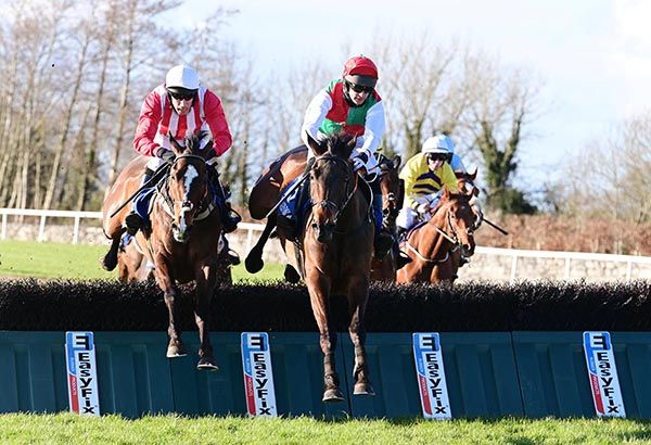 Johanna Yates (red cap) is in front at the last 