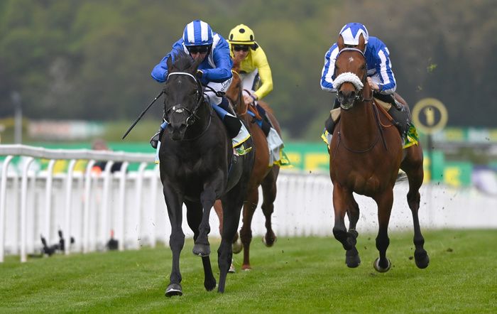 Mostahdaf Jim Crowley wins the bet365 Gordon Richards Stakes at Sandown Park Racecourse 