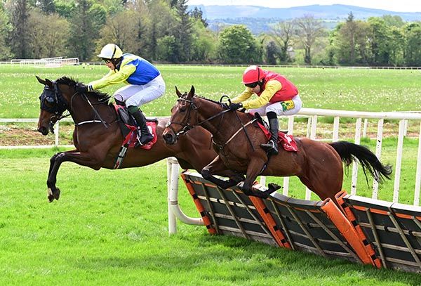 Fascinating Shadow (near side) beats Igraine