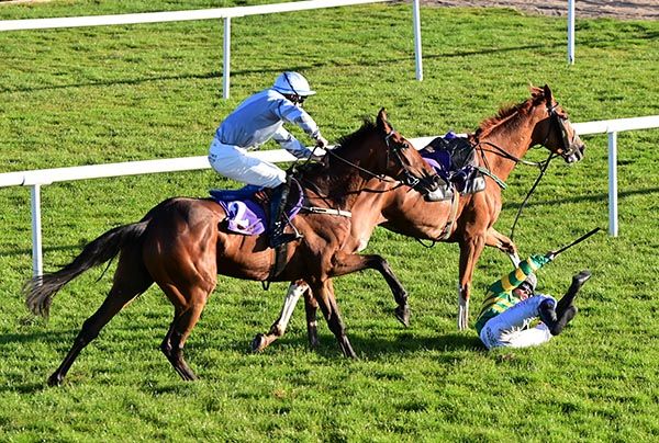 Outside The Door (Peter Smithers) is left in front by falling Mica Malpic