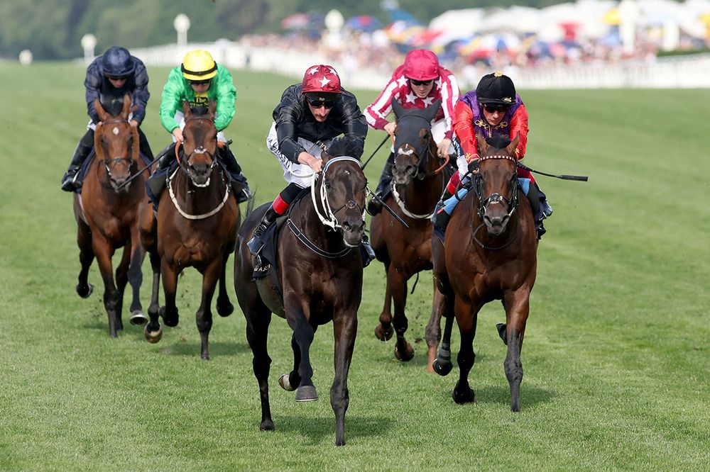 Claymore and Adam Kirby (black) beat Reach For The Moon (right)
