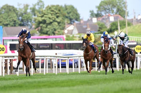 Onameridance and Shane Crosse scoot clear