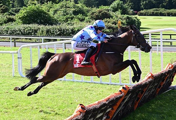 Anna Bunina puts in a super leap at the last