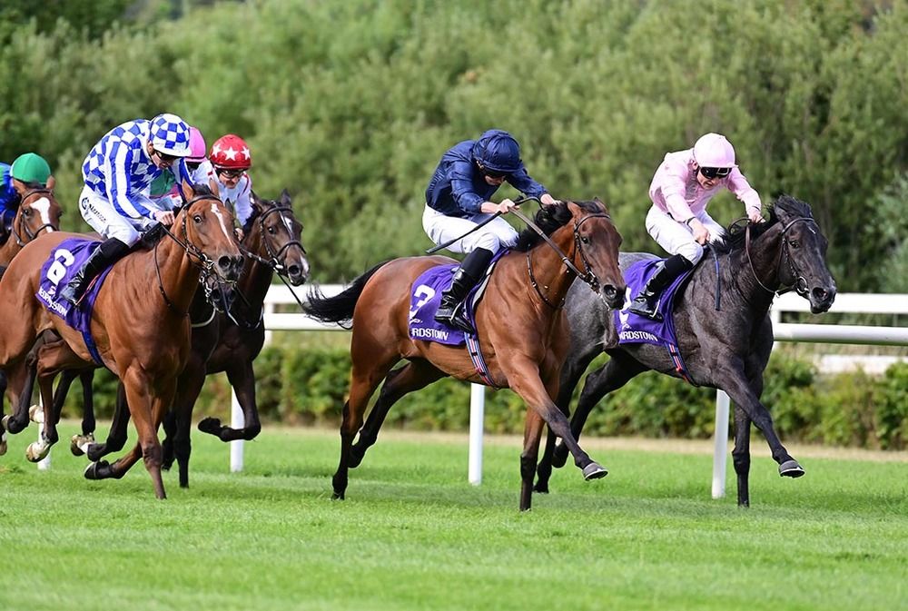 Never Ending Story and Ryan Moore (centre) get the better of Zoinnocent (blue & white) and La Dolce Vita (pink)