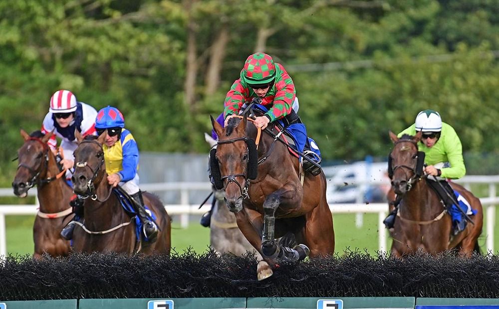 Dillon Maxwell steers Red Striker over the final flight