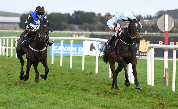 Halka Du Tabert (right) just gets the better of Coole Cherry