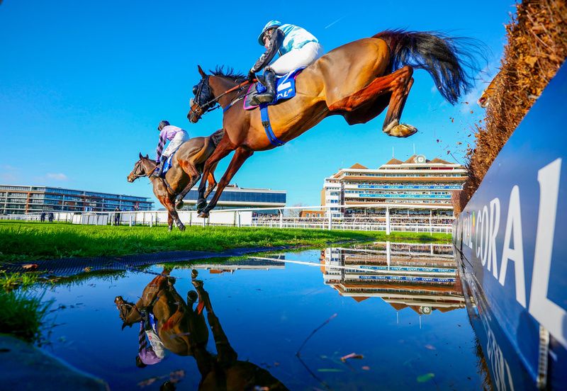 Sebastopol (nearest) clear the water with Stage Star in front