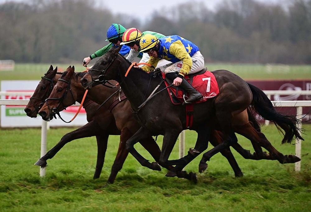 Meetingofthewaters and Michael O Sullivan far side gets up to beat Benz nearest and Krabat 