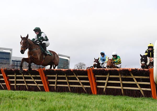 Winter Fog jumps to the front at the last