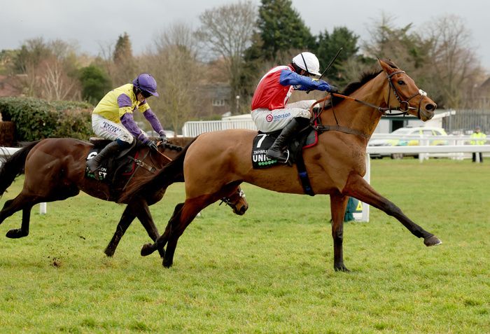 Tahmuras winning the Tolworth at Sandown in January