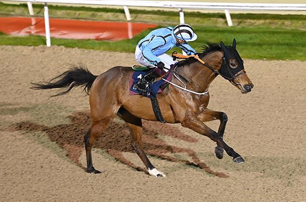 Chazzesmee wins easily