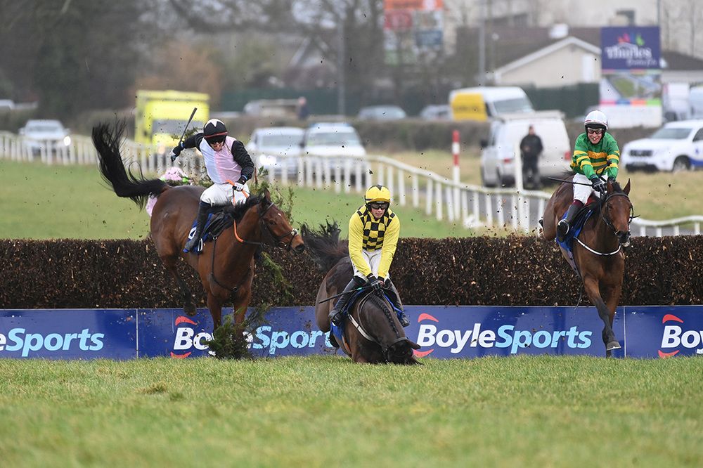 Last fence drama at Thurles on Sunday where all 7 favourites somehow managed to win