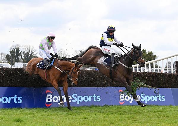 Fairyhouse 8 4 23 Instit and Danny Mullins win the Boylesports Mares Novice Steeplechase Healy Racing 