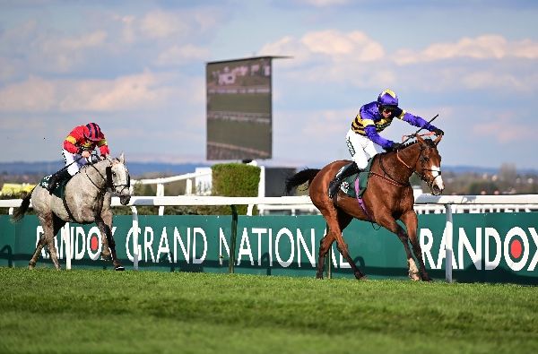 Corach Rambler beating Vanillier in the 2023 Grand National