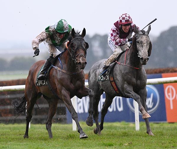 Rich Belief (left) beats Scott Lang 