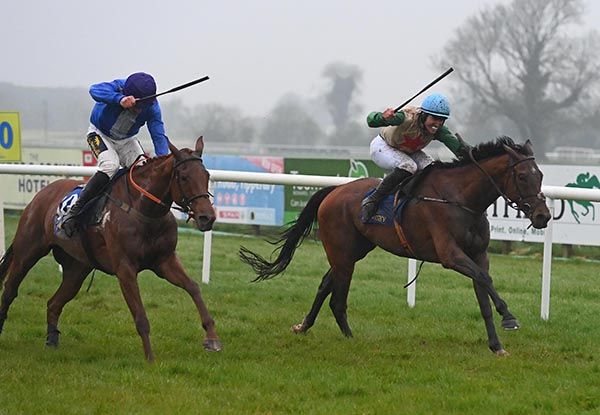 Shantou Show, far side, catches Lar's Lass