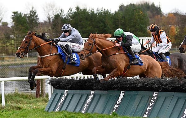 Champagne Admiral and Richie Condon (left) battling with eventual third Ask The Bookie