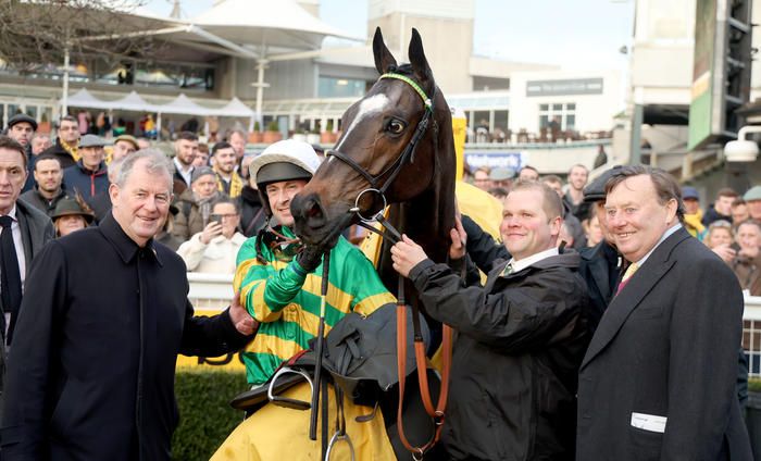 Nicky Henderson (right) with Jonbon