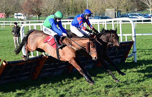 Da Capo Glory, right, just gets the better of Rebel Early 