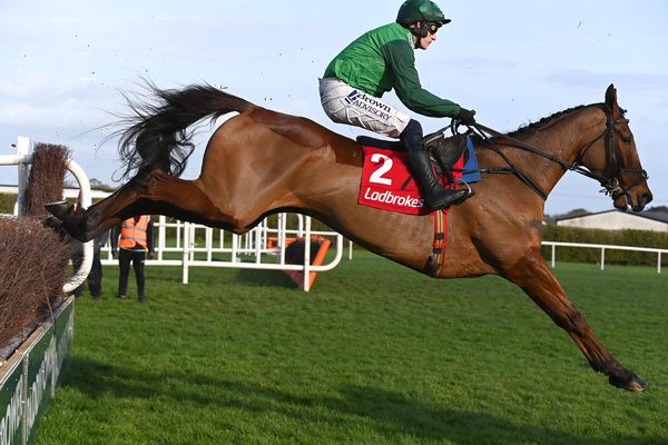 Leopardstown 4-February-2024. El Fabiolo and Paul Townend jumping in style to win for trainer Willie Mullins.Healy Racing