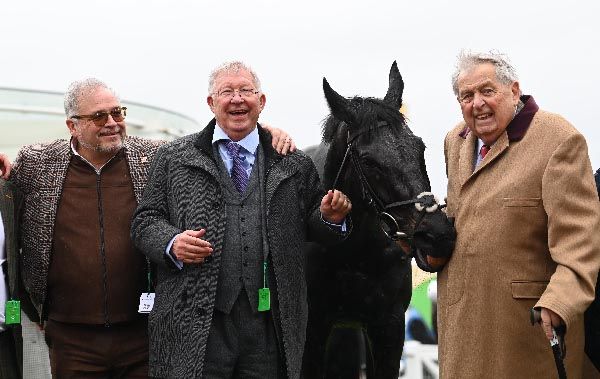 Sir Alex Ferguson (centre)