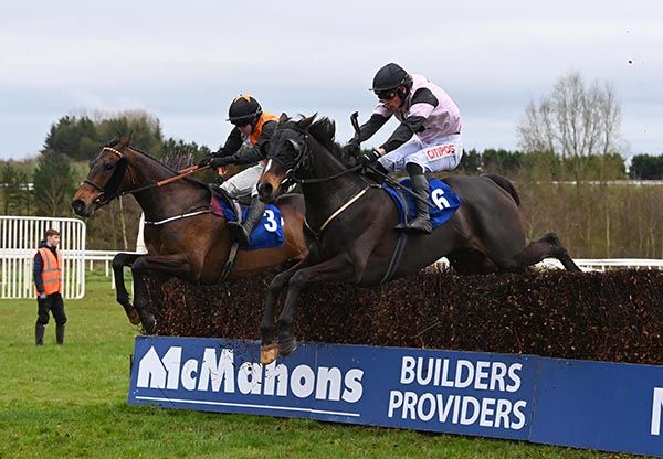 He Fitz In (nearest) and Atacanter jump the last together