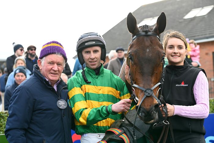 Spillane's Tower and Mark Walsh with trainer Jimmy Mangan and groom Chloe Dreaper 
