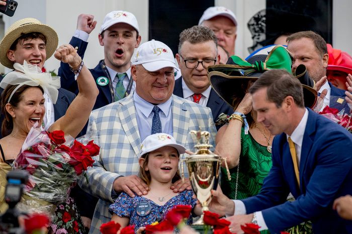 Trainer Kenny McPeek (centre with cap)