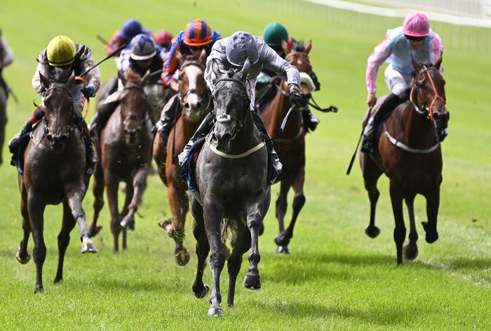 Fallen Angel (centre)