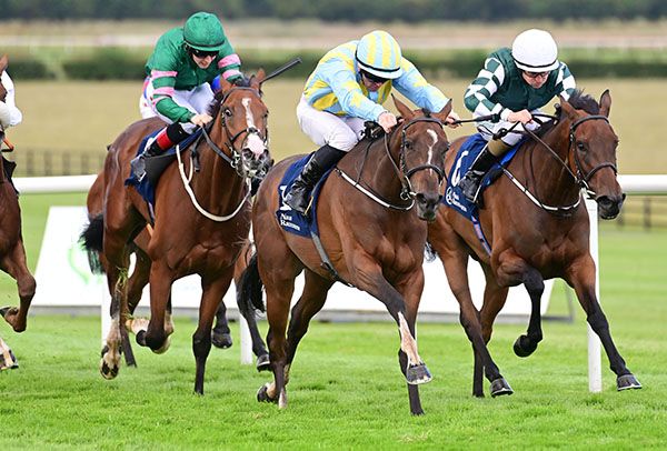 Gary Carroll wins on Empress Alma (centre)