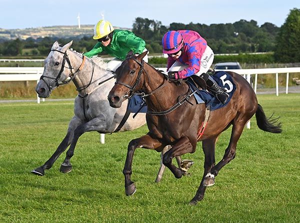 Versace Twentytwo (inside) and Hey Sunshine battle it out approaching the line