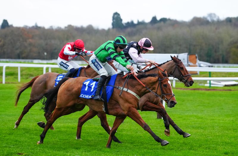 Navajo Indy and Gavin Sheehan Winning at Newbury
