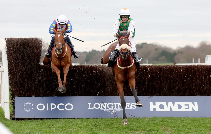 Here Comes Georgie and Lee Edwards (right)