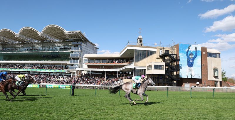 Field Of Gold heads nine declarations for Irish 2000 Guineas. 