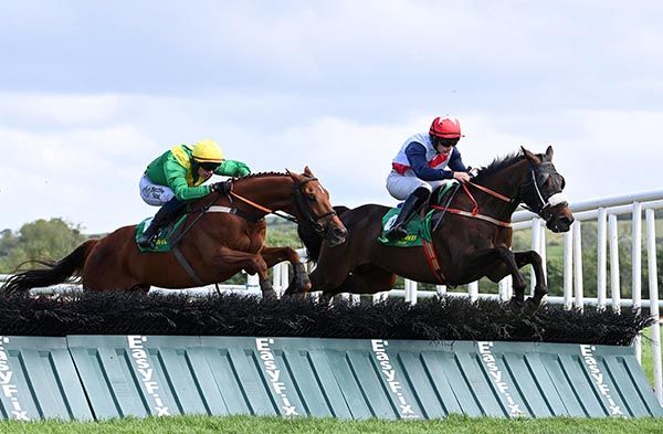 A Nod To Getaway (Alan O'Sullivan) leads Lariat (Danny Gilligan) home