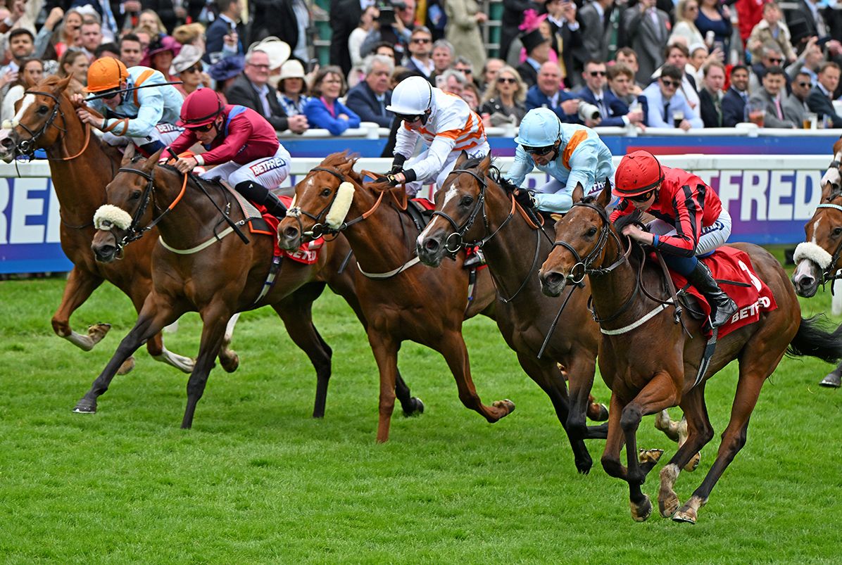 Stormy Impact and Warren Fentiman (nearside) wins race 3 at Epsom