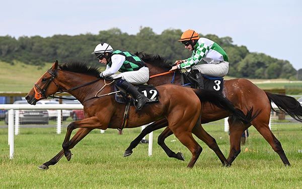 Bossing It in front for Simon Cavanagh