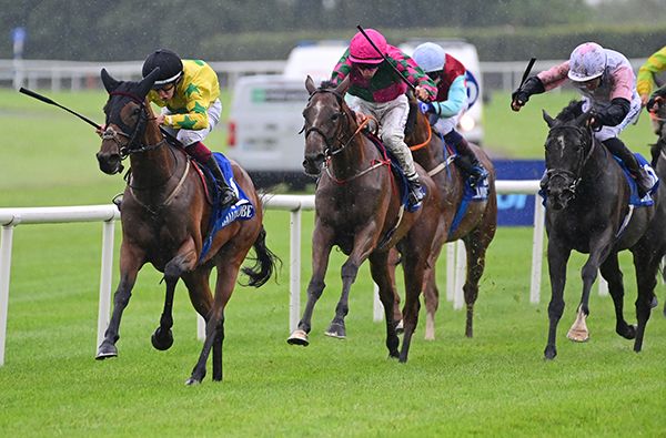 Si Senior leads home her rivals under Julian Pietropaolo 