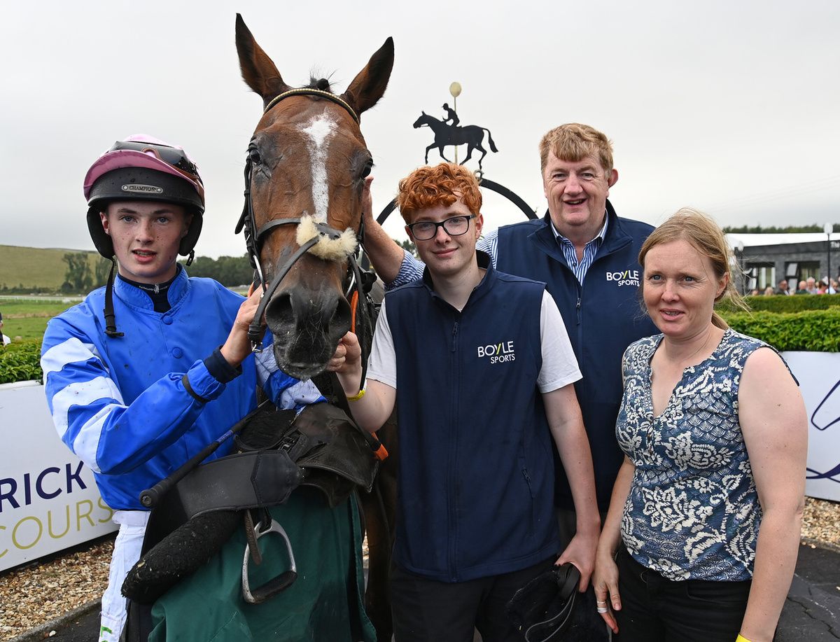 Paddy Hanlon set to join trainer Nicky Henderson. 