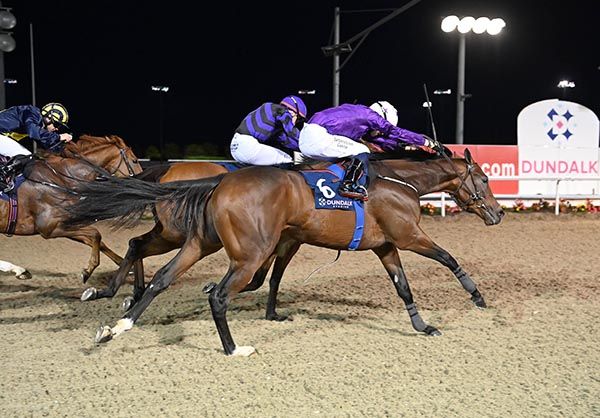 Quickshot, near side, wins by a neck