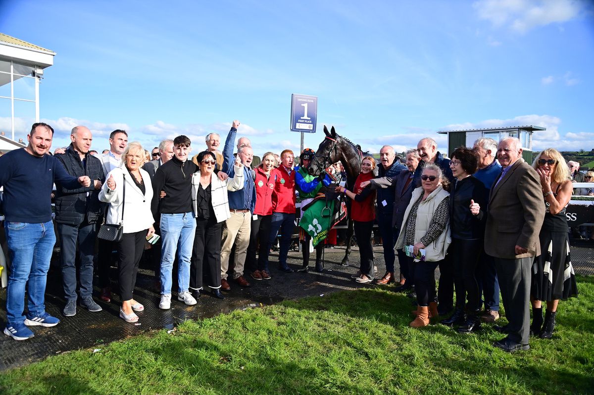 Shadow Paddy and Gary Noonan win for trainer Eoin McCarthy and owners Complete Package Syndicate 