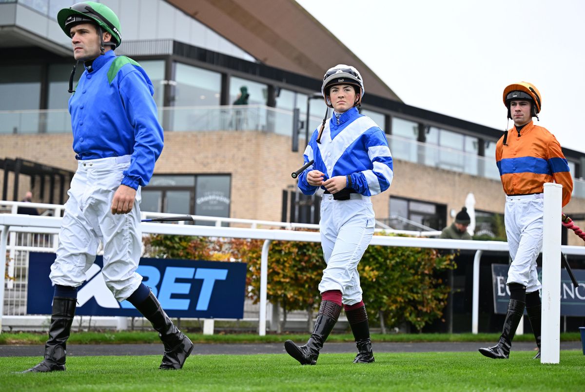 Nicola Burns walking to the parade ring between Robbie Colgan and Hugh Horgan Healy Racing