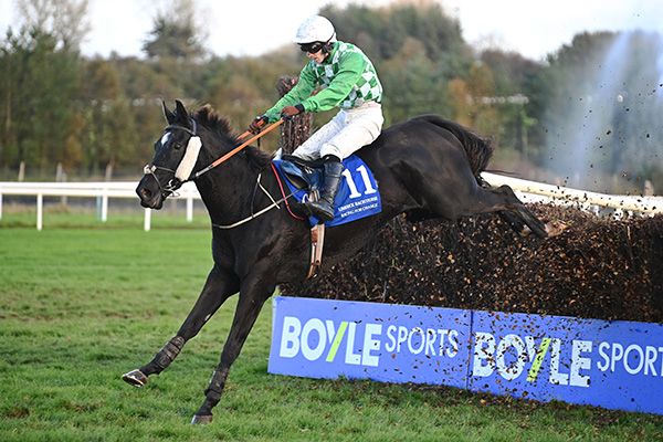 Crowsatedappletart and Gavin Brouder jump the last