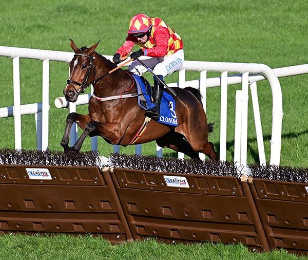 Darragh O'Keeffe steers Carry On Heidi home